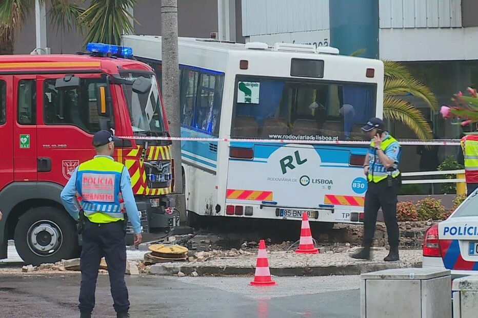 Acidente de autocarro junto ao aeroporto de Lisboa