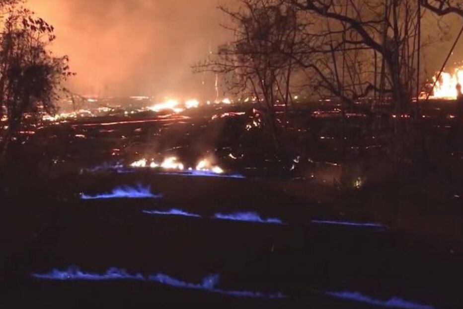Gás metano gera chamas azuis no vulcão Kilauea