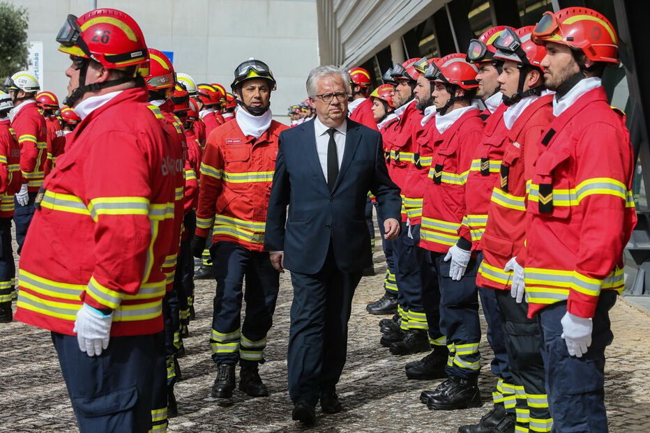 Eduardo Cabrita na apresentação do dispositivo de combate a incêndios, em Portimão