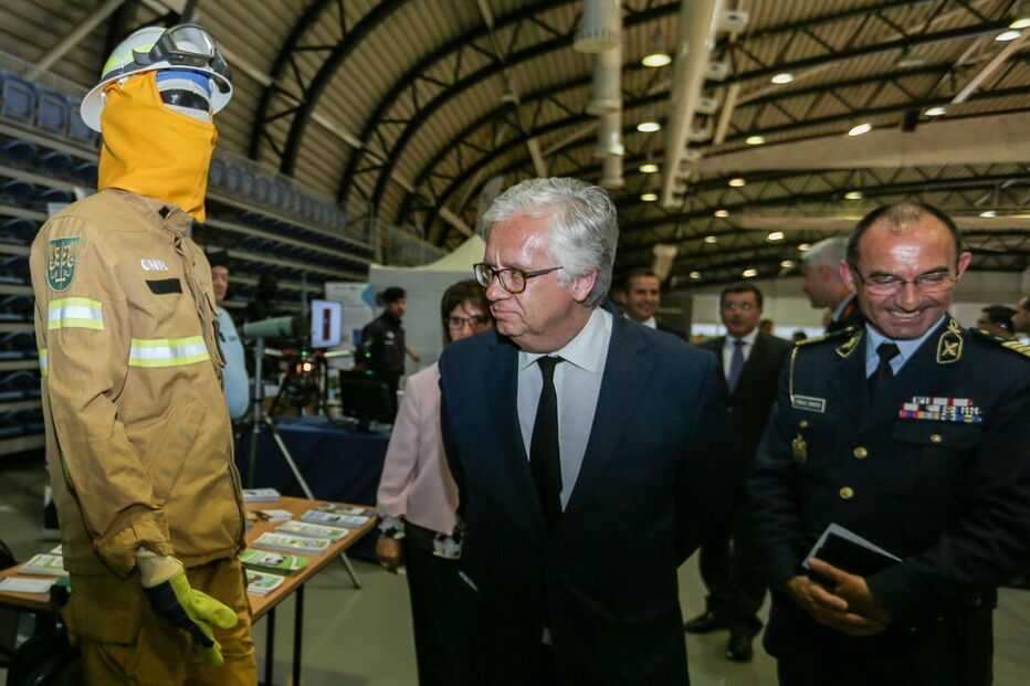 Eduardo Cabrita na apresentação do dispositivo de combate a incêndios, em Portimão