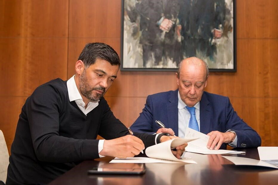 Sérgio Conceição renovou contrato com o FC Porto