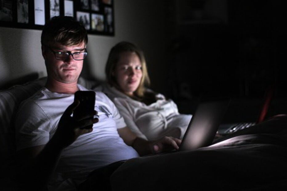 Homem liga acidentalmente para a mulher enquanto a trai