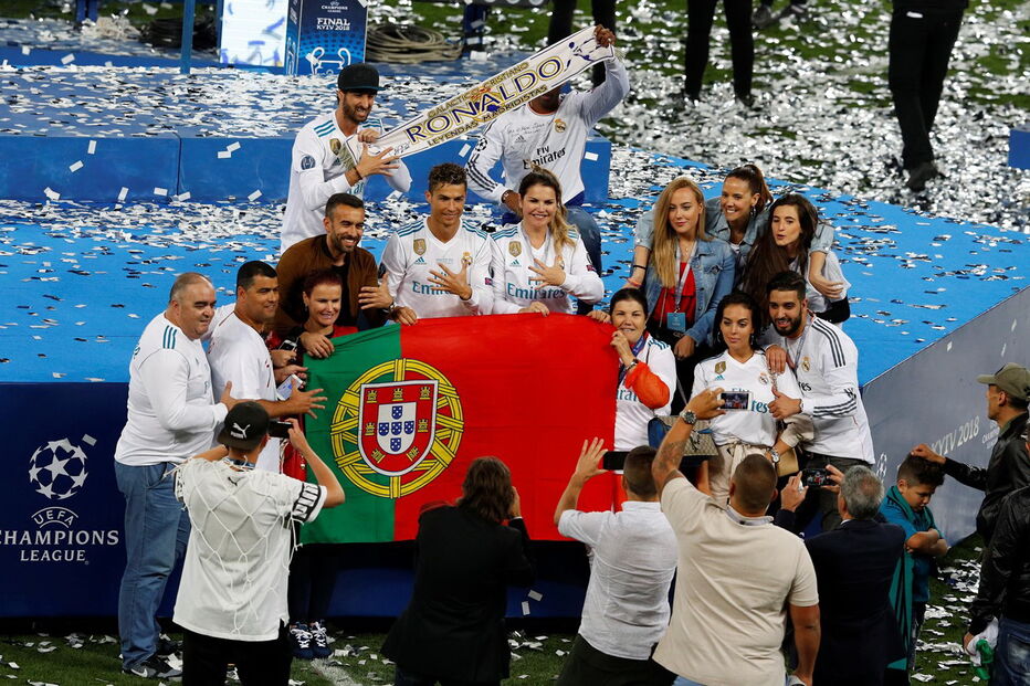 O beijo apaixonado de Ronaldo e Georgina após vitória em Kiev