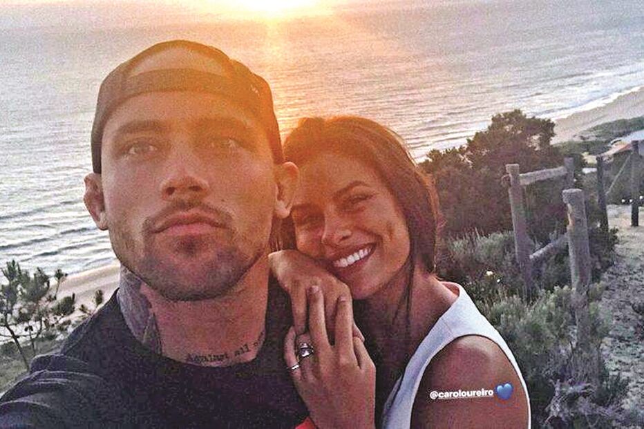 Carolina  vive amor ao lado de lutador 
