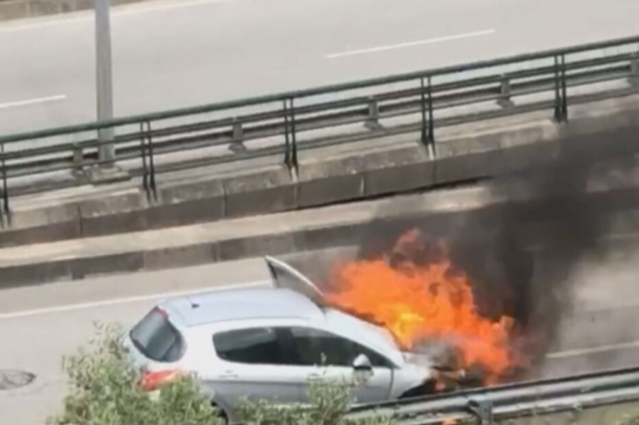 Viatura a arder causa pânico em Coimbra