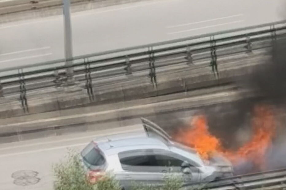 Viatura a arder causa pânico em Coimbra