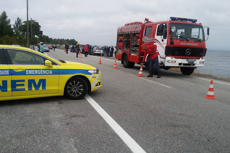 Queda de carro à ria de Aveiro