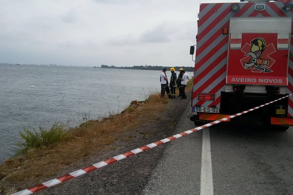 Queda de carro à ria de Aveiro