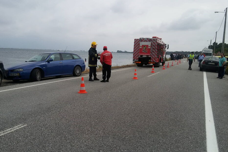 Queda de carro à ria de Aveiro