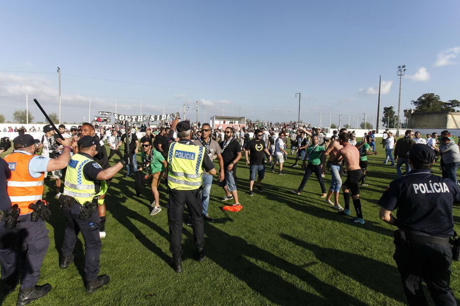 Confrontos no final do Vilafranquense-Farense obrigam a intervenção policial