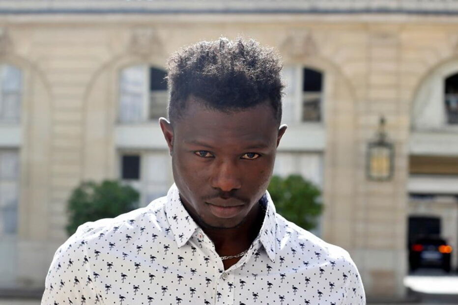 Mamoudou Gassama recebeu louvor de Macron por escalar edifício em Paris para salvar criança