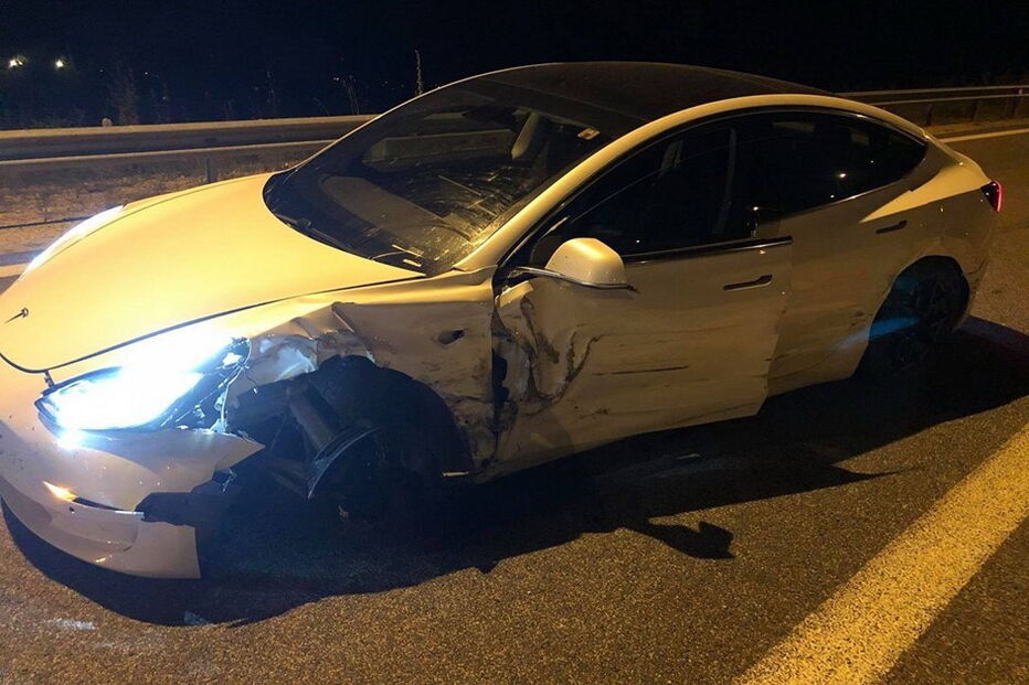 Tesla Model 3 com piloto automático ligado sofreu primeiro acidente na Europa