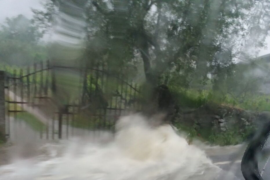 Chuva e granizo provocam inundações e estragos em Trás-os-Montes	