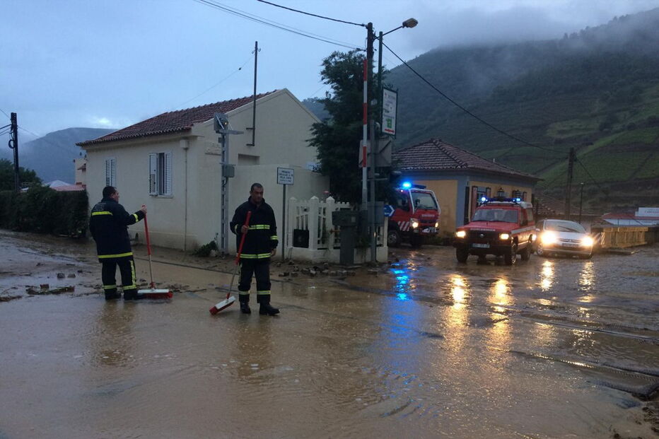 Chuva e granizo provocam inundações e estragos em Pinhão	