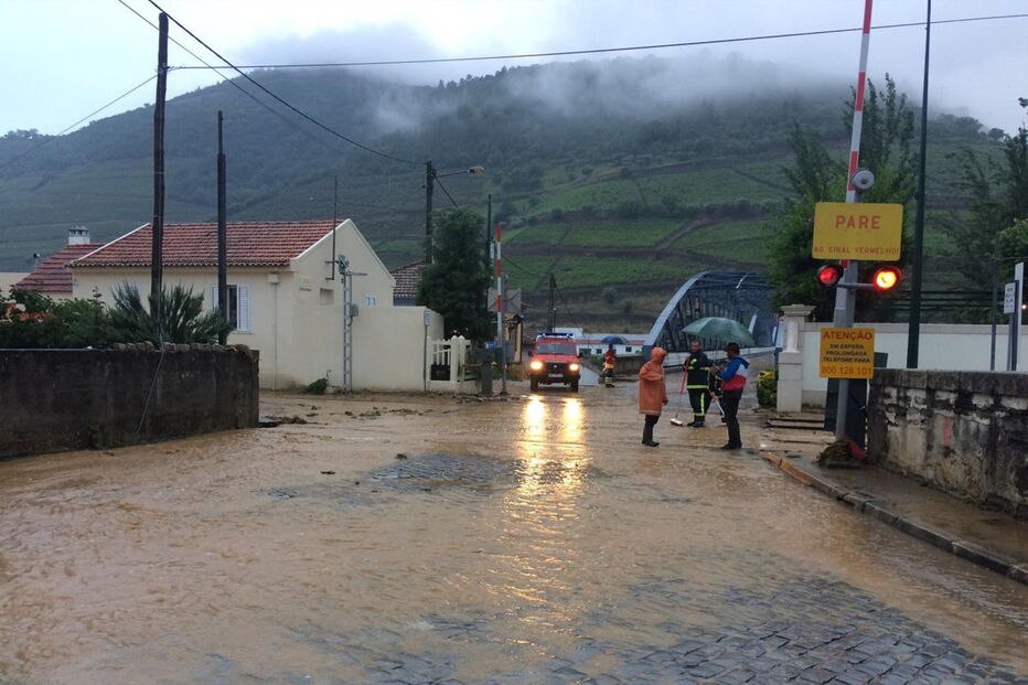 Chuva e granizo provocam inundações e estragos em Pinhão	