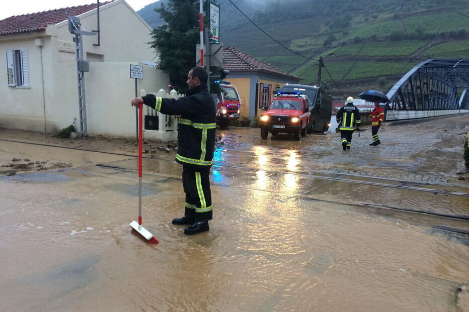 Chuva e granizo provocam inundações e estragos em Pinhão	