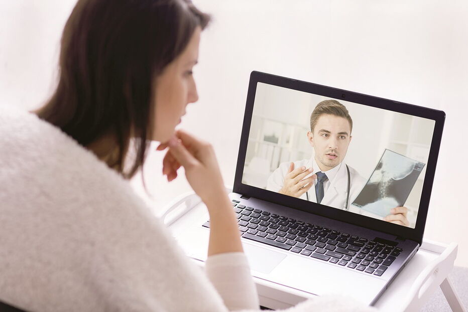 Atendimento médico feito à distância