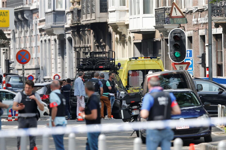 Polícia belga no local do tiroteio em Liège