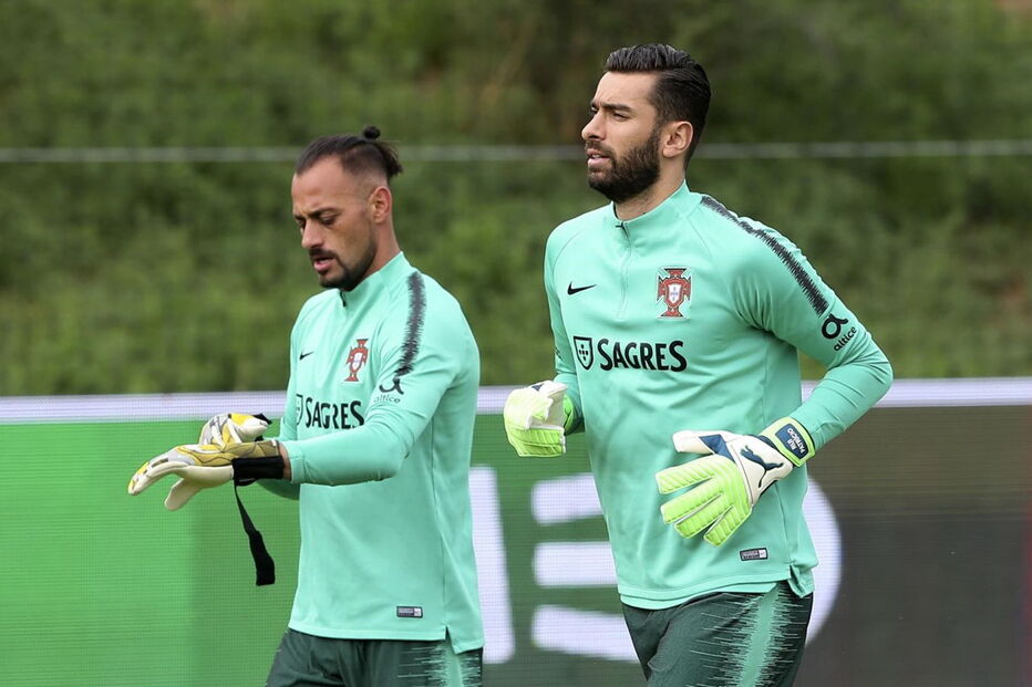 Rui Patrício, Bruno Fernandes e Gelson no treino da seleção portuguesa