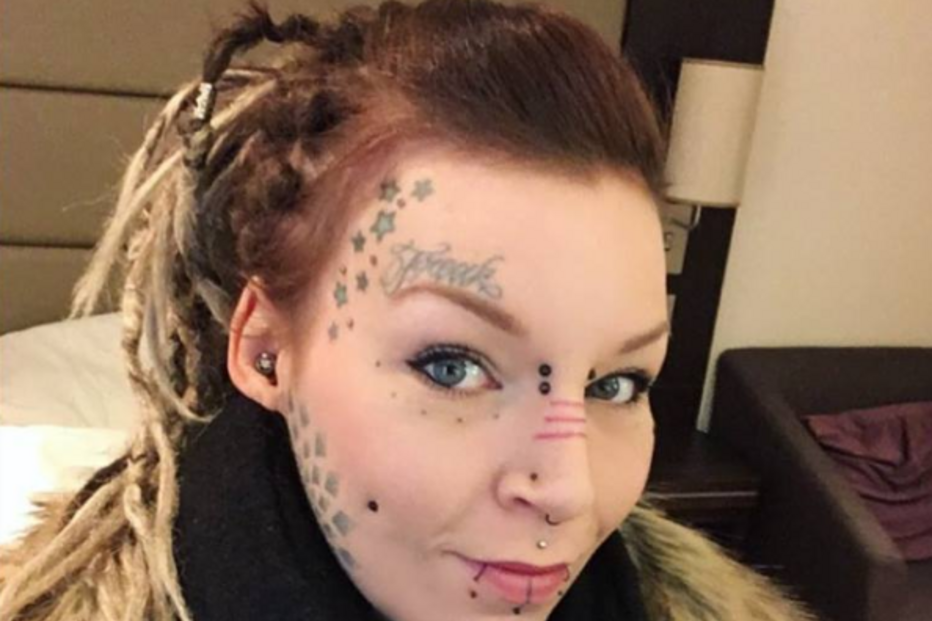 Torz Reynolds cortou metade do seu dedo mindinho e utiliza-o como pendente num colar