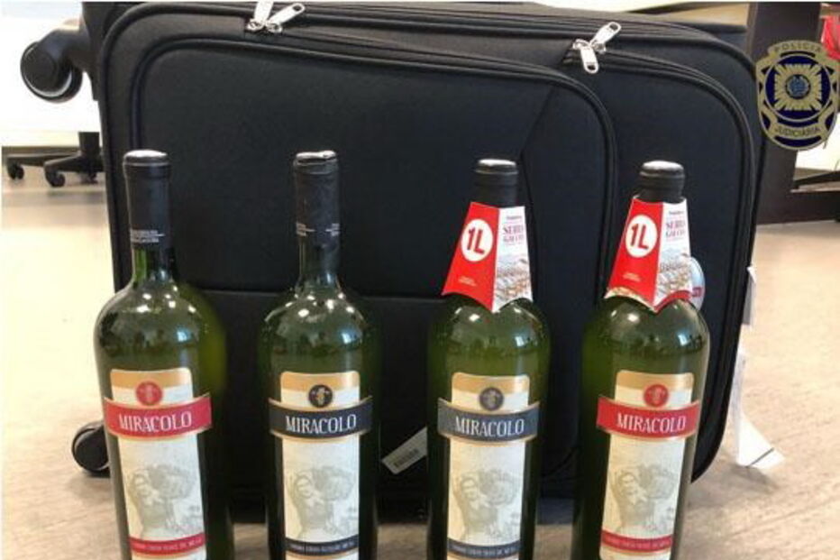 Detido tinha garrafas em mala