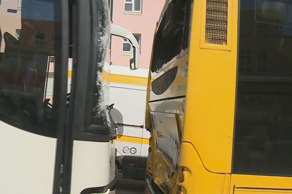 Acidente entre dois autocarros faz vários feridos em Lisboa