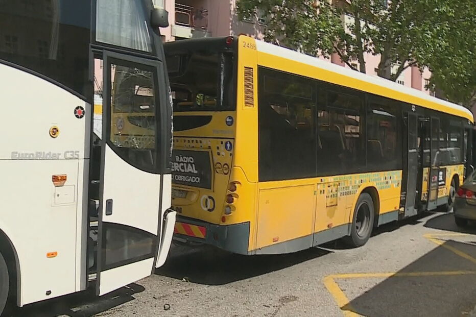 Acidente entre dois autocarros faz vários feridos em Lisboa	