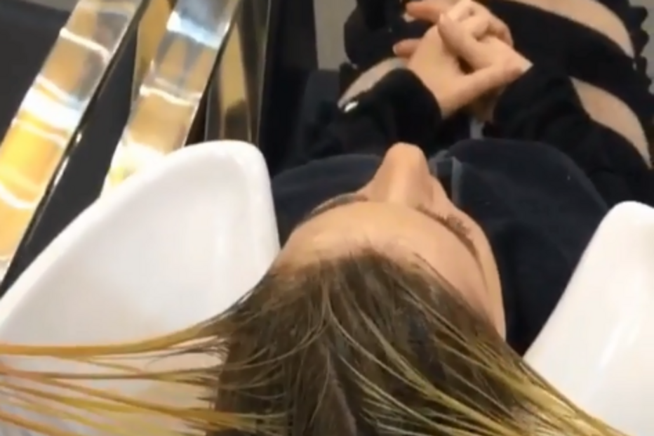 Salão de beleza tinge cabelo de clientes com Nutella e leite condensado 