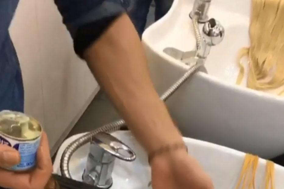 Salão de beleza tinge cabelo de clientes com Nutella e leite condensado 