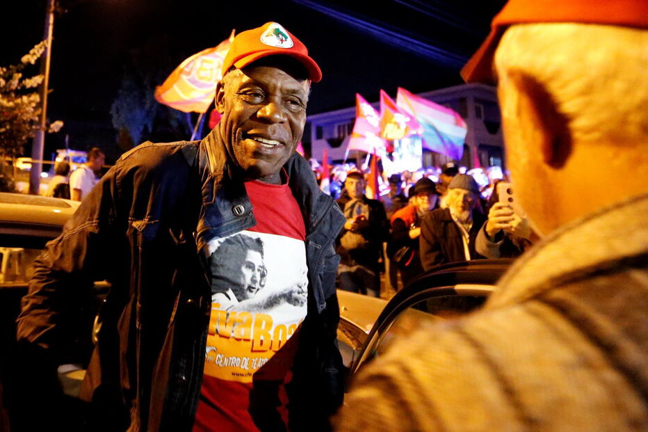 Ator norte-americano Danny Glover pede libertação de Lula da Silva