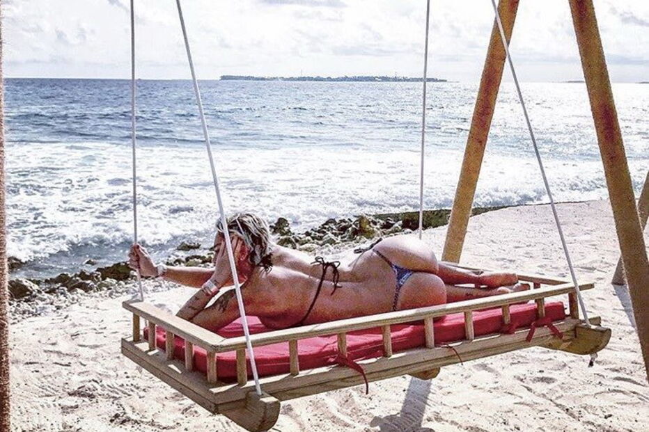 Piloto portuguesa Carina Lima prima pela sensualidade e o gosto pelos carros potentes