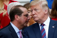 Donald Trump e Alex Azar, secretário dos Serviços Humanos e Saúde