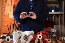 Jorge Lira constrói gaitas de foles e vende-as para vários países