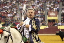 João Moura a segurar a bandeira do CM