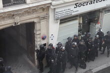 Homem faz reféns em Paris