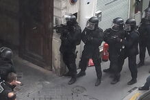 Homem faz reféns em Paris	