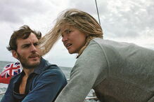 Sam Claflin e Shailene Woodley protagonizam ‘À Deriva