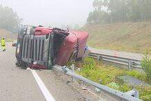  Camião capota na A29 em Ovar