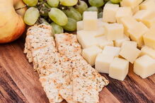 Queijo com bolachas 'crackers'