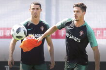 Ronaldo com André Silva no treino da Seleção na Rússia