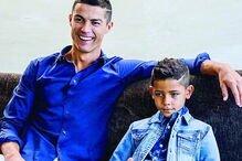 Cristiano Ronaldo tem partilhado dezenas de fotos com o filho nas redes sociais