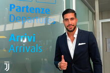 Emre Can à chegada a Itália para assinar pela Juventus