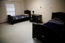 Melania Trump vista crianças imigrantes detidas