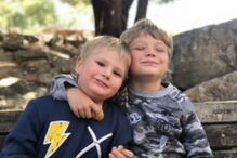 Mãe dá de mamar a filho de sete anos e é acusada de abuso infantil