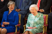 A rainha Isabel II com Theresa May 