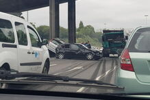 Acidente com camião e dois carros na VCI do Porto