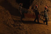 Equipa de futebol soterrada em caverna na Tailândia