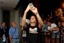 João Cancelo na chegada a Turim