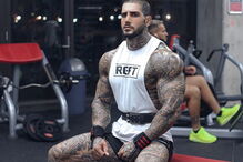 Soldado exibe vida luxuosa e tatuagens proibidas no Instagram