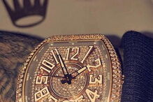 Soldado exibe vida luxuosa e tatuagens proibidas no Instagram